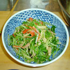 D.水菜とカニカマの酢の物